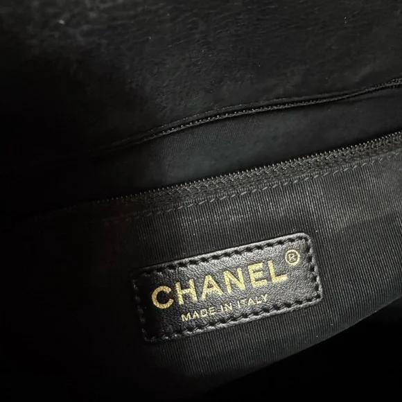 Black calfskin leather Chanel shoulder bag, gold hardware all round series 15 - Picture 5 of 15